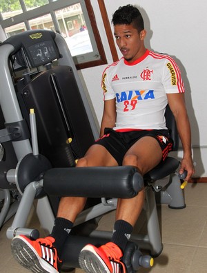 DM do Fla: Nixon passará por cirurgia no joelho, e Pico sofre trauma no pé