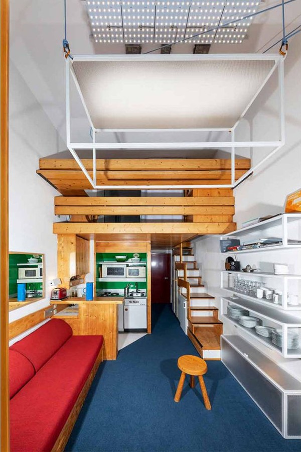 Apartamento pequeno ganha mesa de jantar 'voadora' para ocupar menos espaço. Entenda (Foto: Divulgação )