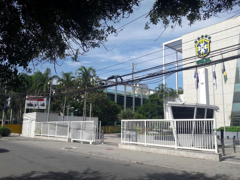 Árbitro de vídeo, mando itinerante e grama sintética: Campeonato Brasileiro da Série A será definido nesta segunda-feira
