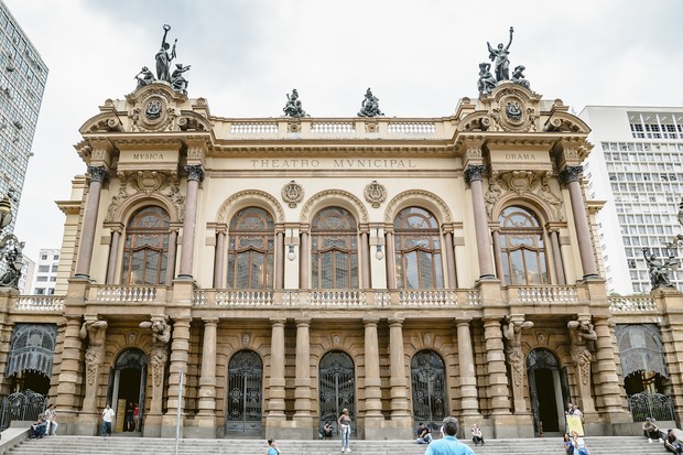 Sao Paulo SP, Brazil - February 27, 2019: Facade of Theatro Municipal (Municipal Theater) at downtown. Ramos de Azevedo square. Building with architecture influenced by the Opera Garnier of Paris. (Foto: Getty Images)