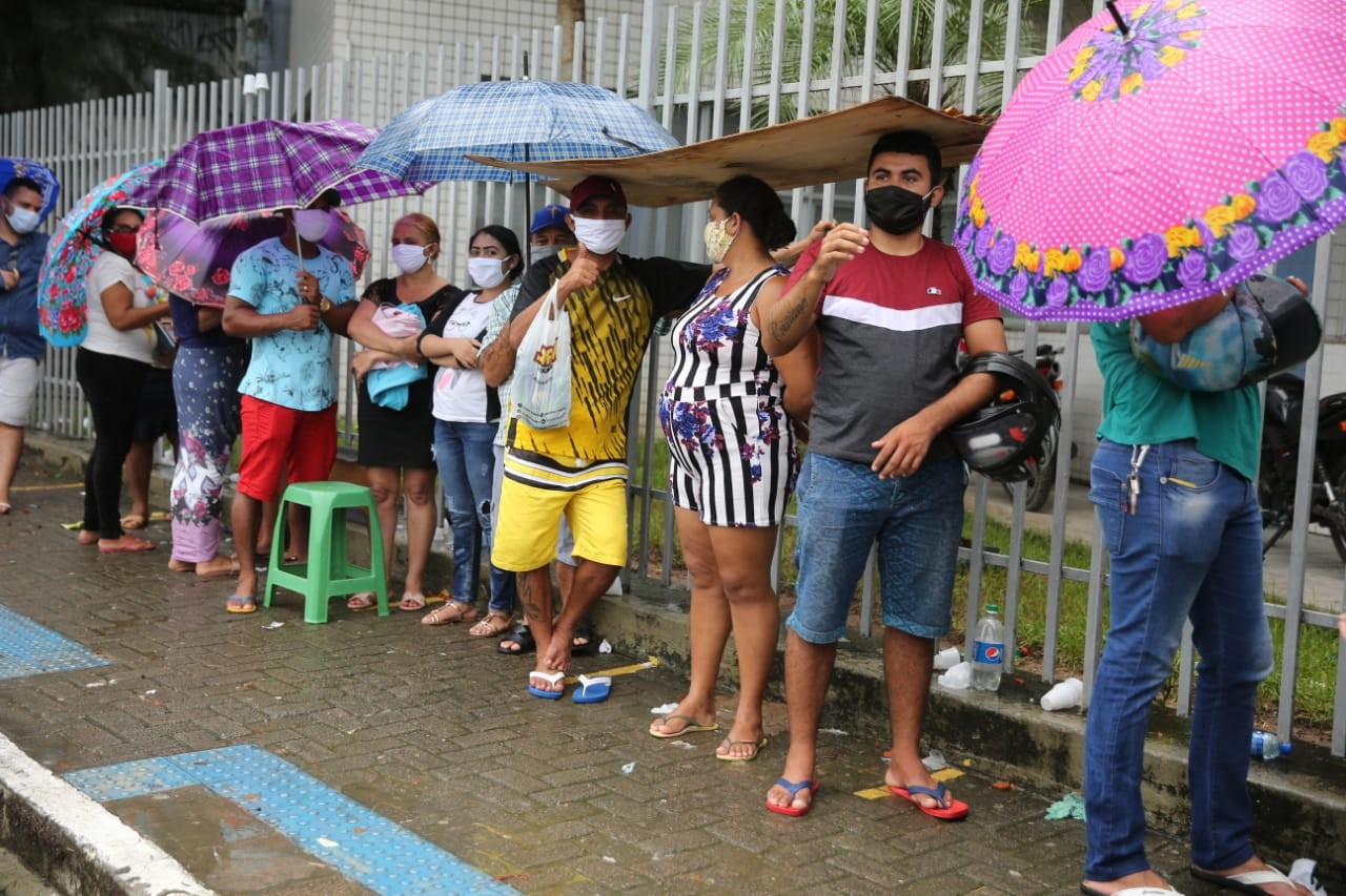 Faixa etária entre 20 e 39 anos tem alta incidência de Covid-19 em Fortaleza, mas baixa letalidade