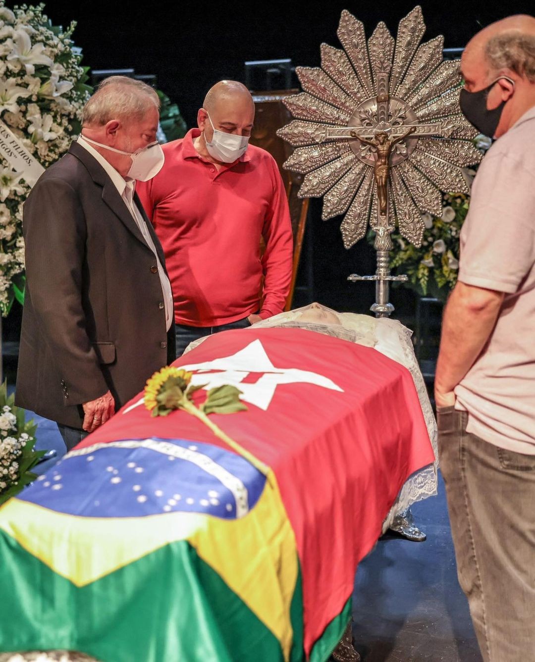 O ex-presidente Luiz Inácio Lula da Silva no velório do ator Sérgio Mamberti (Foto: Reprodução Instagram)