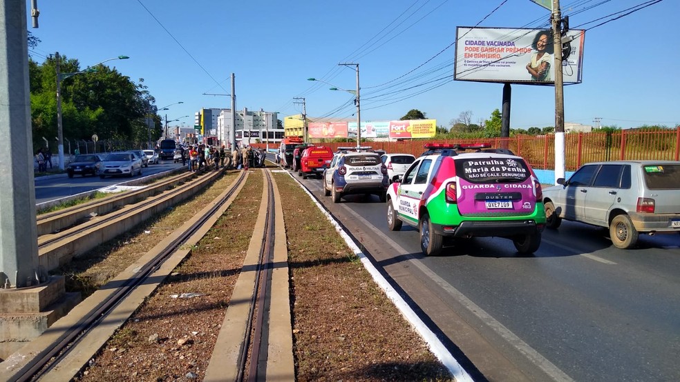 Acidente deixou trânsito congestionado em avenida  — Foto: Divulgação