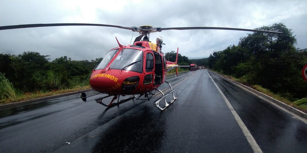 Adolescente foi transportado de helicóptero para Montes Claros — Foto: Corpo de Bombeiros/ Divulgação