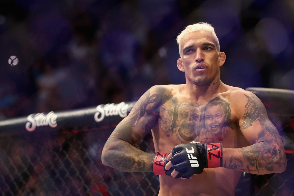 Charles do Bronx recebeu apenas 30 dias de suspensão médica após o UFC 274 — Foto: Getty Images