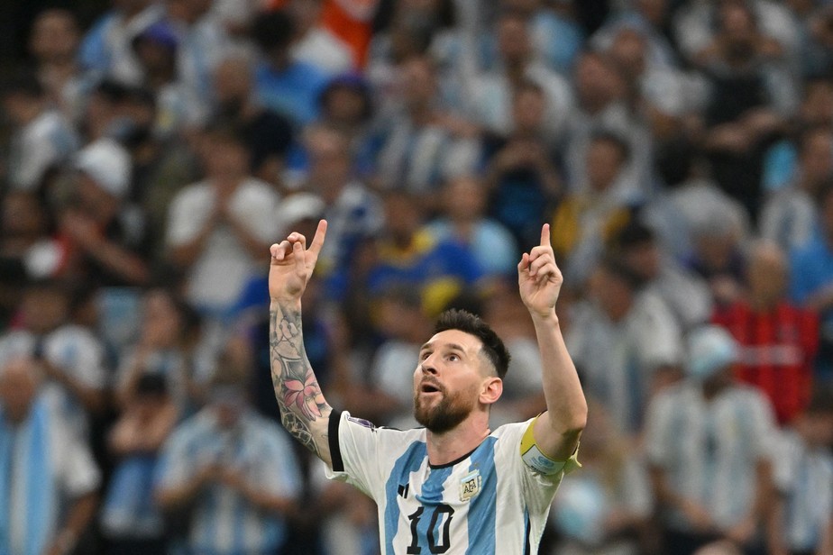 Messi comemora depois de marcar o segundo gol da Argentina, de pênalti