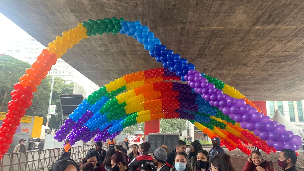 Público se concentra no vão do Masp para Parada do Orgulho LGBT+ neste domingo (19) — Foto: Cléber Cândido/TV Globo