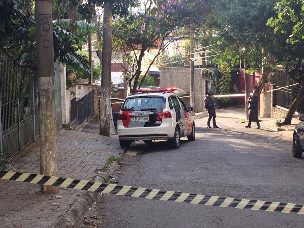 TrÃªs homens sÃ£o presos apÃ³s perseguiÃ§Ã£o policial na Zona Oeste de SP â Foto: Giba Bergamim/TV Globo
