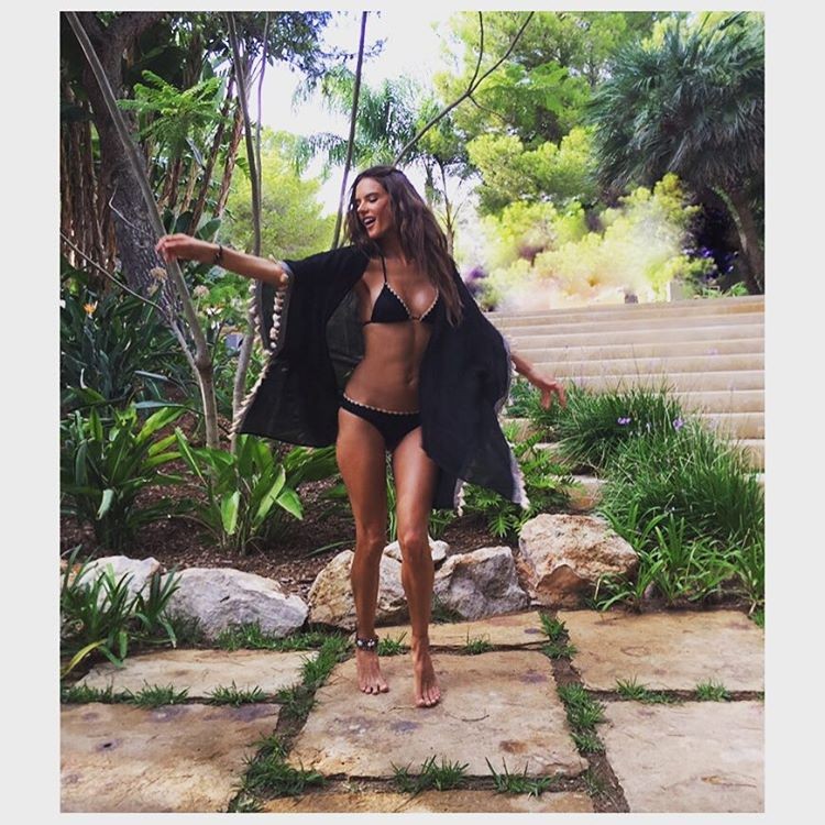 Alessandra Ambrosio em foto no Instagram (Foto: reprodução/instagram)