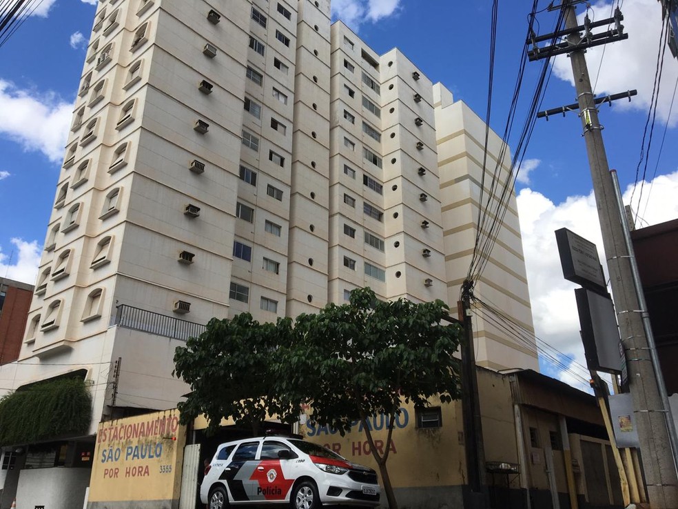 Prédio onde acidente aconteceu em São José do Rio Preto  — Foto: Renato Pavarino/G1