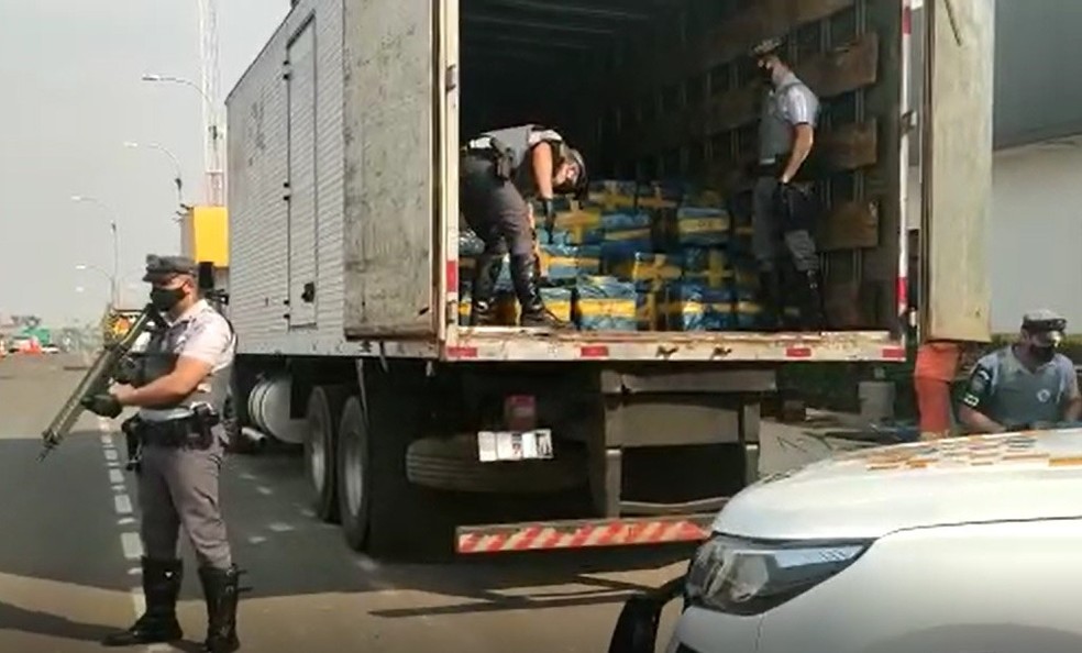 Polícia apreende mais de 2,8 toneladas de maconha em rodovia de Avaí — Foto: Polícia Rodoviária/Divulgação