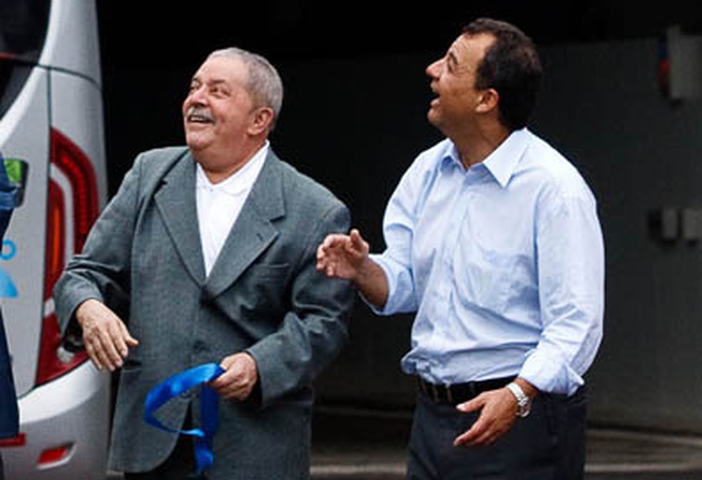 Lula e Sérgio Ccabral na inauguração da Transoeste, uma das obras da Rio 2016 (Foto: Daniel Marenco/Folhapress)