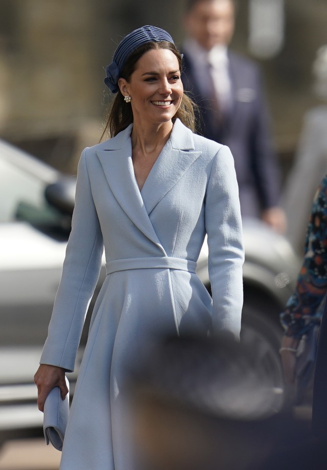 WINDSOR, ENGLAND - APRIL 17: Catherine, Duchess of Cambridge attends the Easter Matins Service at St George's Chapel at Windsor Castle on April 17, 2022 in Windsor, England. (Photo by Andrew Matthews-WPA Pool/Getty Images) (Foto: Getty Images)