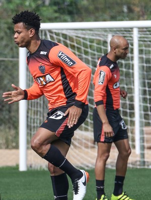 Edcarlos e Ronaldo vão jogar juntos pela primeira vez no Atlético-MG (Foto: Bruno Cantini)