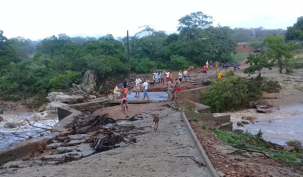 Ponte em Girau do Ponciano — Foto: José Santos/Arquivo pessoal