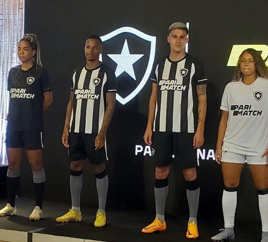 Botafogo apresenta camisas com logo da Parimatch