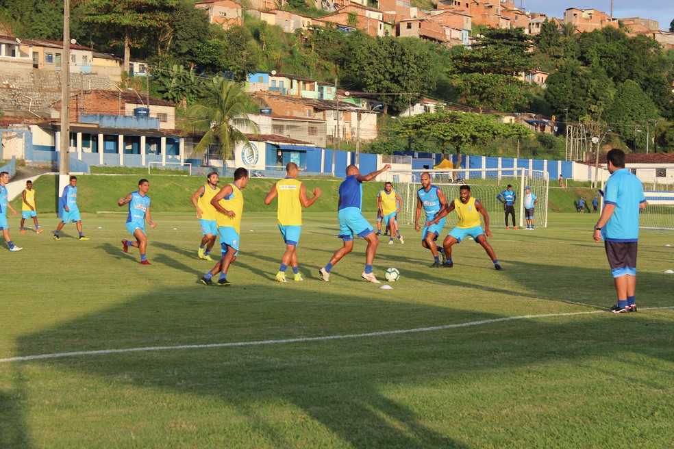 CSA treinou no Mutange nesta terça sob o comando de Argel — Foto: João Alvim/GloboEsporte.com