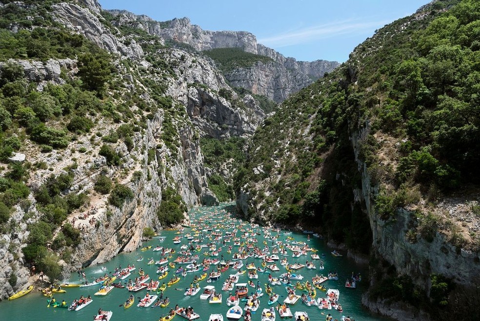 Barcos aglomerados  — Foto: Natacha de Mahieu/Instagram