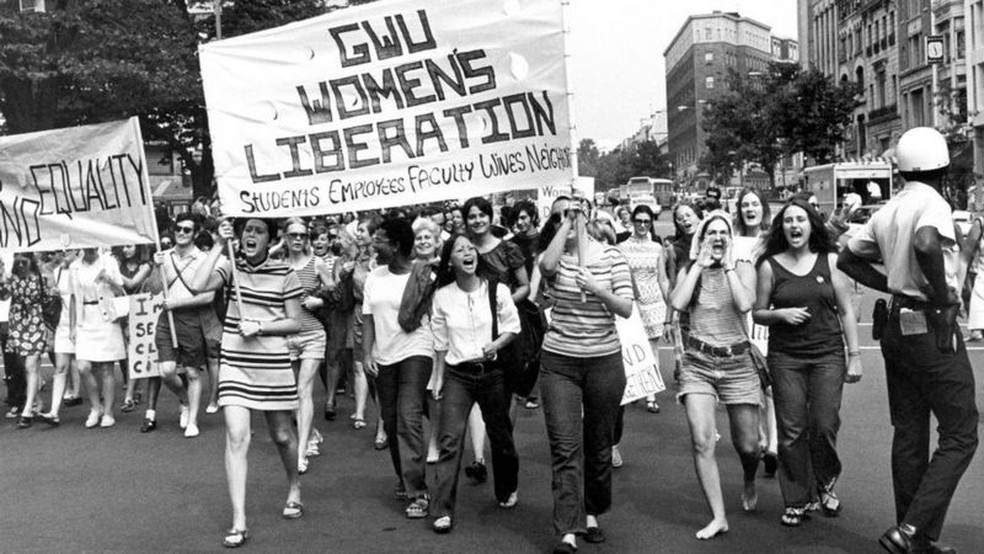 Milhares de mulheres nos Estados Unidos se organizaram para discutir questões que as afetavam não apenas do ponto de vista político e social, mas também sexualmente — Foto: Don Carl Steffen/ Gamma-Rapho via Getty Images