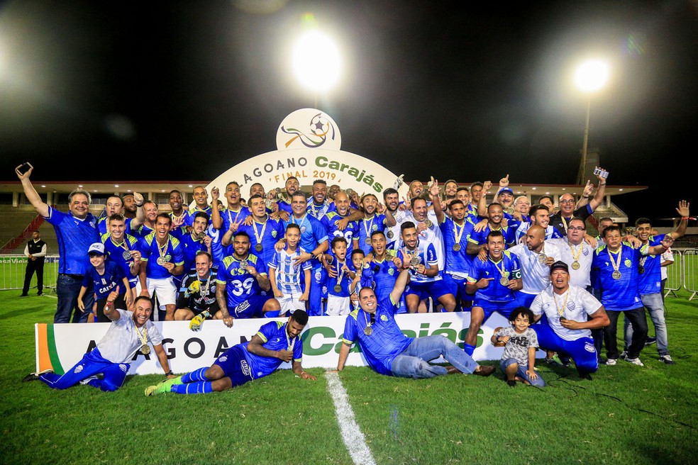 Jogadores do CSA comemoram o 39Âº tÃ­tulo alagoano â Foto: Ailton Cruz/Gazeta de Alagoas