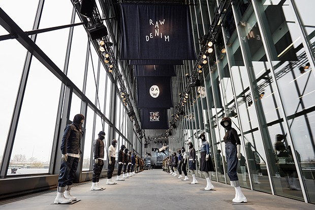 G-Star RAW's jeans are made using 3-D shaping, for a distinctive cut around the inside and outside leg (Foto: Divulgação)