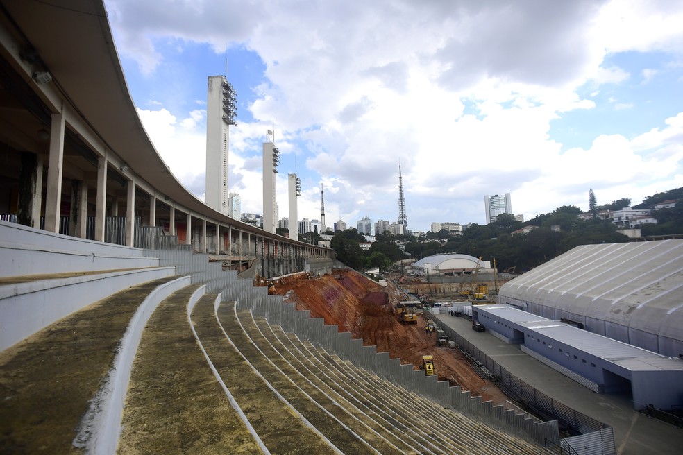 Obras do estádio do Pacaembu — Foto: Marcos Ribolli