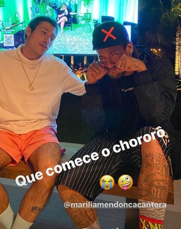 Marilia Mendonca Faz Live Para Tres Milhoes Sem Banda E Playback Esta Tudo Gravado Famosos Gshow Stream em momento assim the new song from bruna karla. playback esta tudo gravado