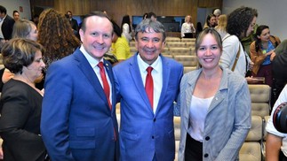 Detinha ao lado do ministro do Desenvolvimento Social — Foto: Reprodução