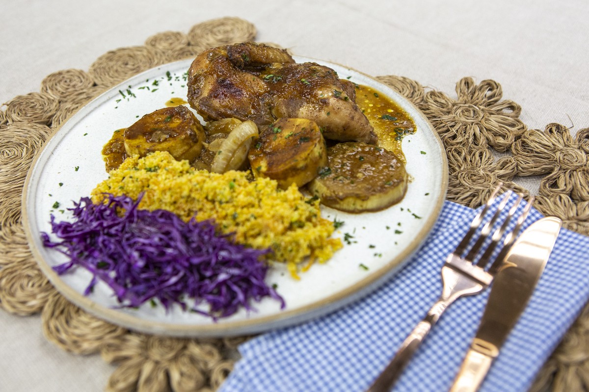 Galeto Assado Com Farofa De Cenoura