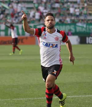 Diego, Dudu e Robinho disputam o gol mais bonito da rodada do Brasileirão
