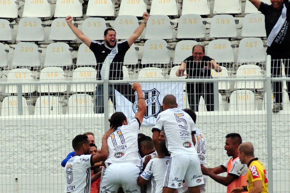 A Ponte comemorava... até que um lance acabou com tudo (Foto: Futura Press)