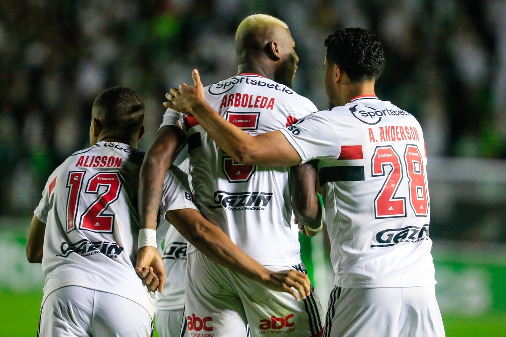 NOTAS DA PARTIDA: Arboleda e Reinaldo salvam o time; Pablo Maia faz mais um jogo ruim