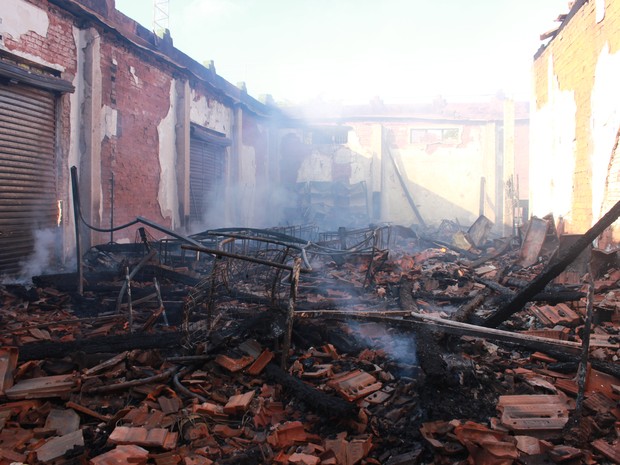 G1 Incêndio Destrói Loja De Roupas No Centro De Ibirarema Notícias Em Bauru E Marília 