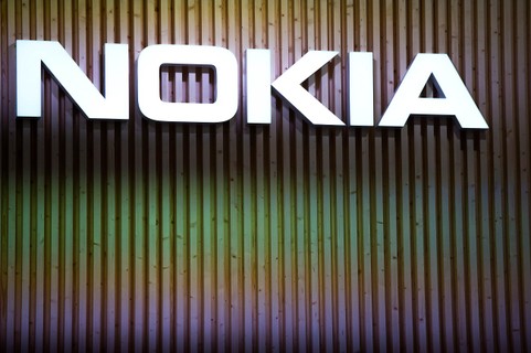 A Nokia comprou a rival francesa Alcatel-Lucent em uma operação avaliada em 15,6 bilhões de euros em abril. Após o negócio, a companhia se tornou a segunda maior fabricante mundial de redes de telecomunicação, superada por pouco pela sueca Ericsson