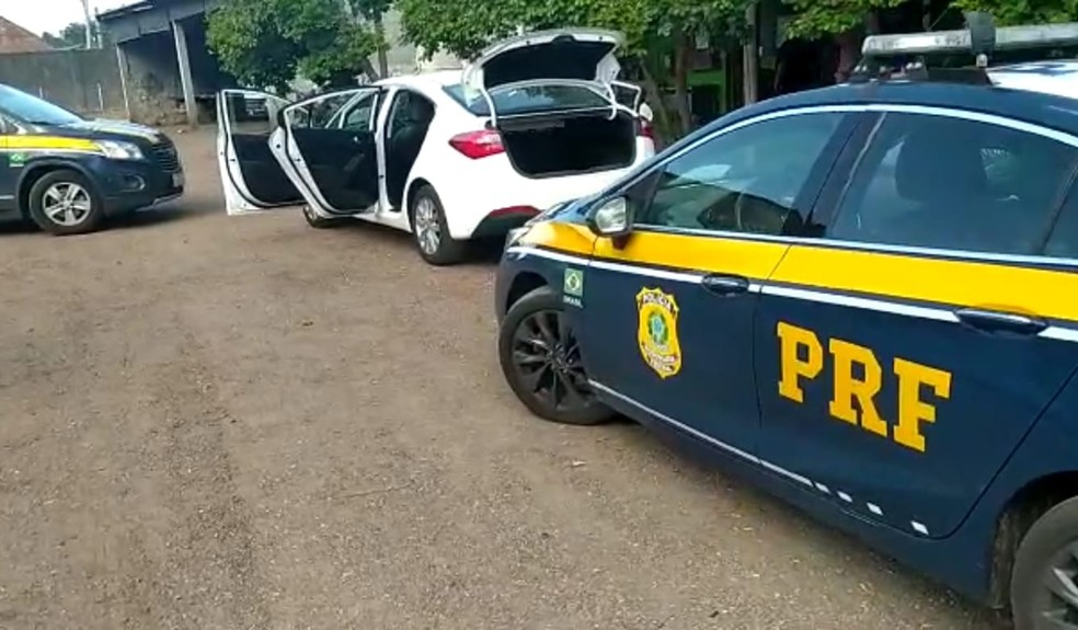 Carro apreendido após homem ser preso por suspeita de agredir esposa em Eldorado do Sul — Foto: PRF/Divulgação