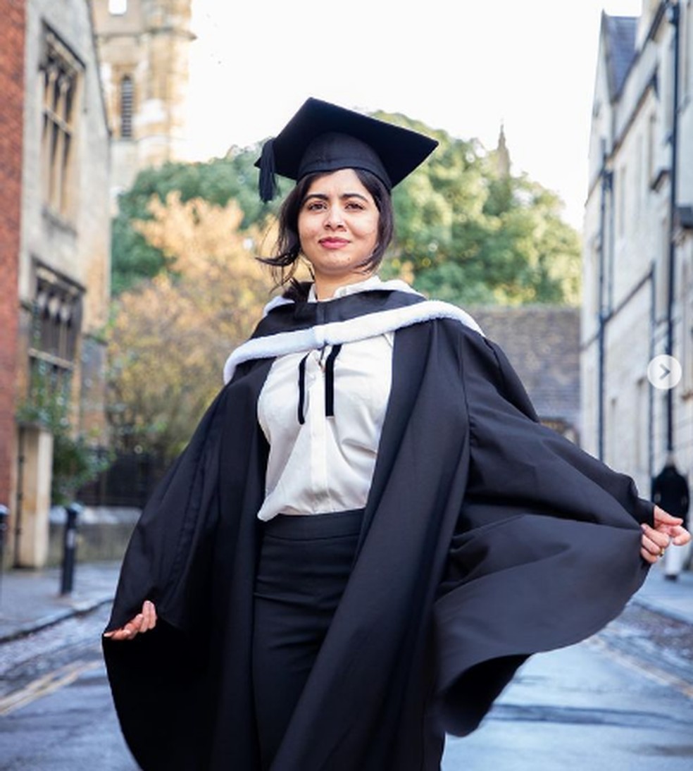 Malala, baleada aos 15 anos por lutar pela educa&ccedil;&atilde;o de mulheres, se forma em Oxford &mdash; Foto: Redes Sociais