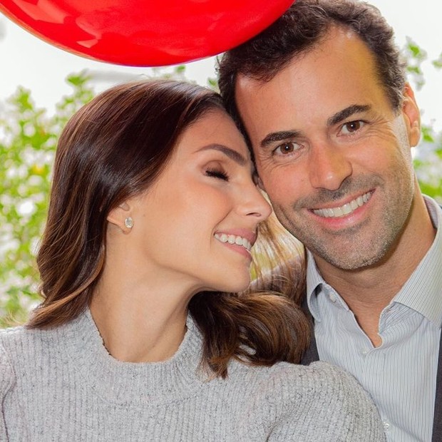 Carol Celico e o noivo, Eduardo Scarpa (Foto: Reprodução/Instagram)