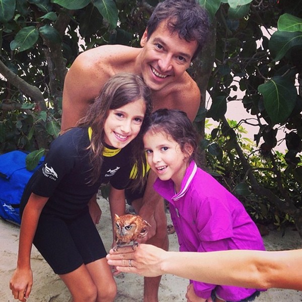 Rodrigo Faro se diverte com as filhas Clara e Maria (Foto: Reprodução / Instagram,)