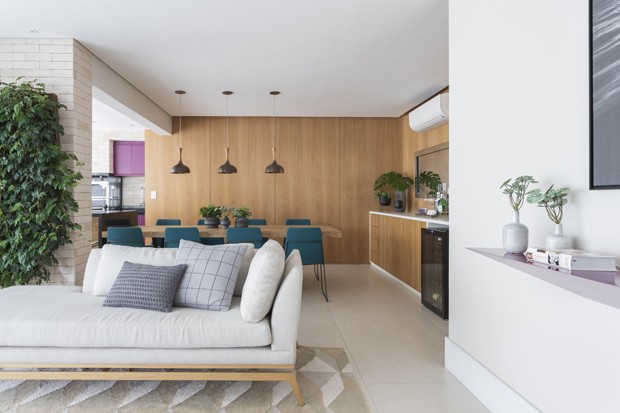 Fúcsia e verde alegram apartamento de 174 m²  (Foto: Thiago Travesso)