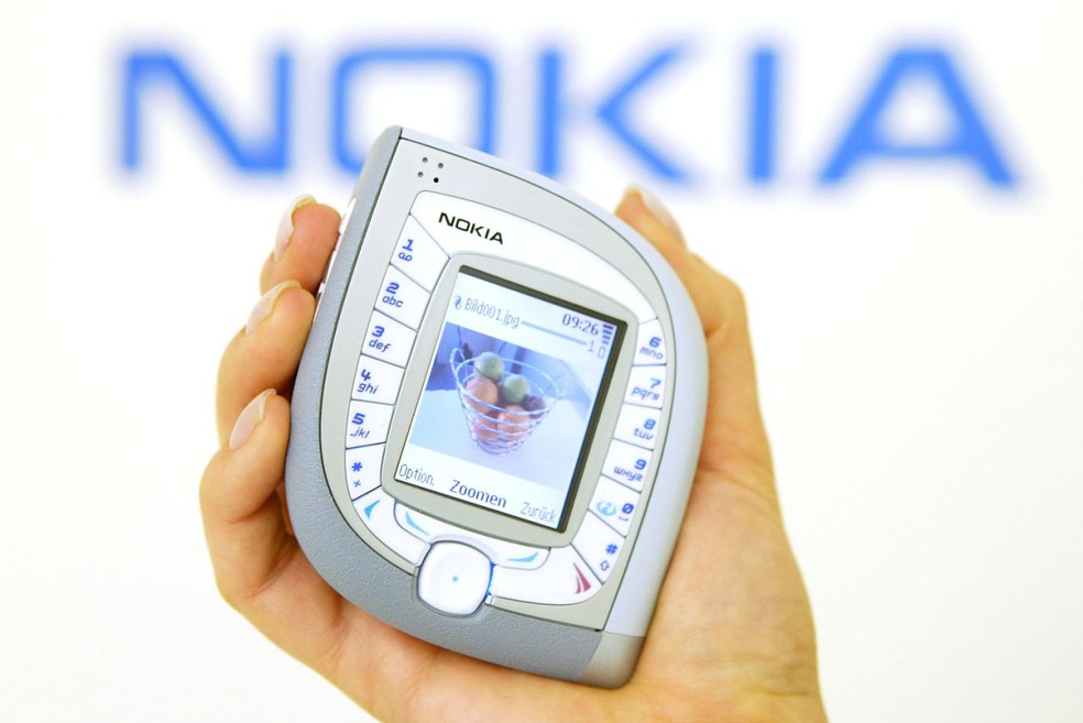 Nokia 7600 era um celular com design exótico  (Foto: Divulgação)