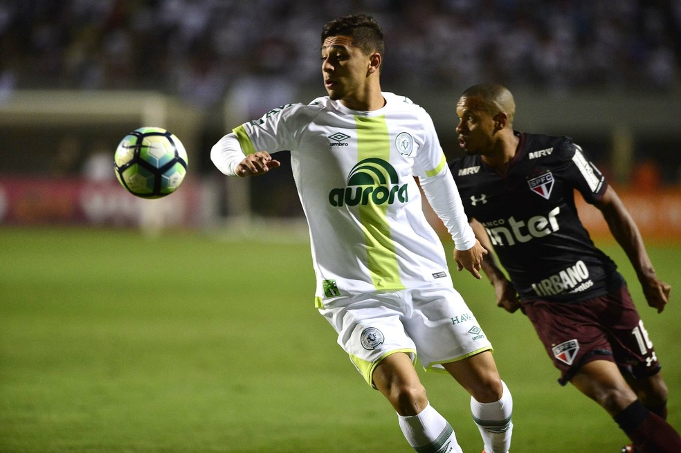 Lateral atuou pela Chapecoense neste ano (Foto: Marcos Ribolli)