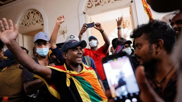Sri Lanka, ao sul da Índia virou foco do noticiários nos últimos dias (Foto: REUTERS via BBC)