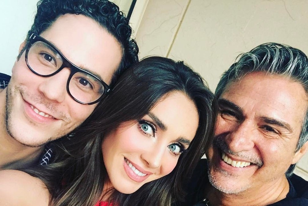 Christian Chávez, Anahí e Pedro Damián posam juntos — Foto: Acervo Pessoal