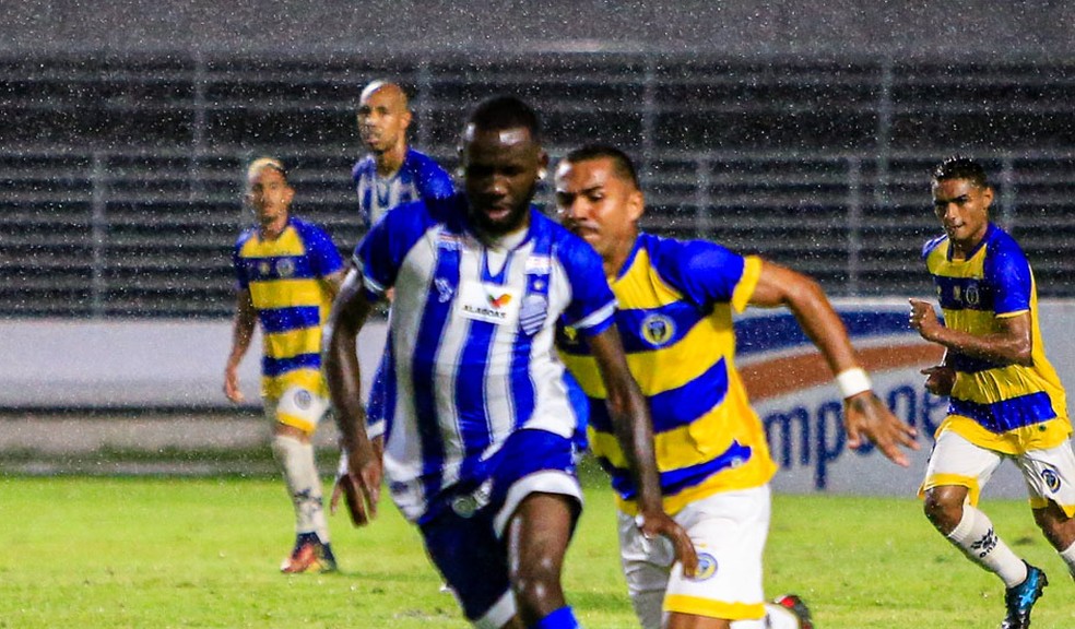 Allano em atuação pelo CSA na Copa do Nordeste — Foto: Ailton Cruz/Gazeta de Alagoas