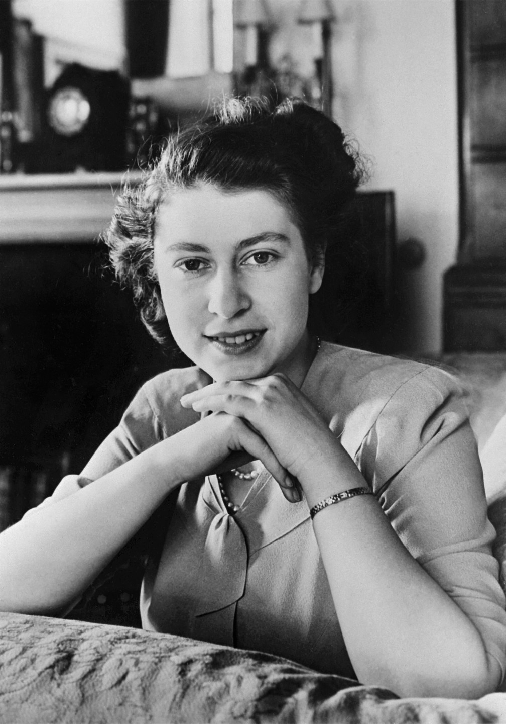 Foto oficial da princesa britânica Elizabeth (futura rainha Elizabeth II) tirada três dias antes de seu aniversário de 21 anos, em Londres, em 18 de abril de 1947 — Foto: AFP/Arquivo