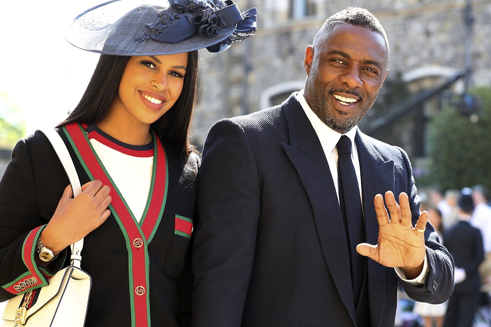 O ator e diretor Idris Elba e a modelo Sabrina Dhowre, sua esposa — Foto: Gareth Fuller/pool photo via AP