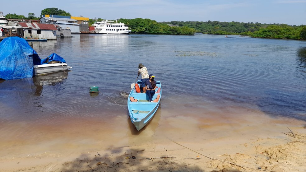 Recenseadores do IBGE precisam pegar embarcação para ir até comunidade indígena da zona rural de Manaus . — Foto: Karla Melo/Rede Amazônica
