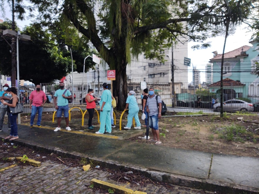 Terceirizados do Hospital das Cl&iacute;nicas paralisam atividades por falta de sal&aacute;rio e benef&iacute;cios. &mdash; Foto: Sintral 