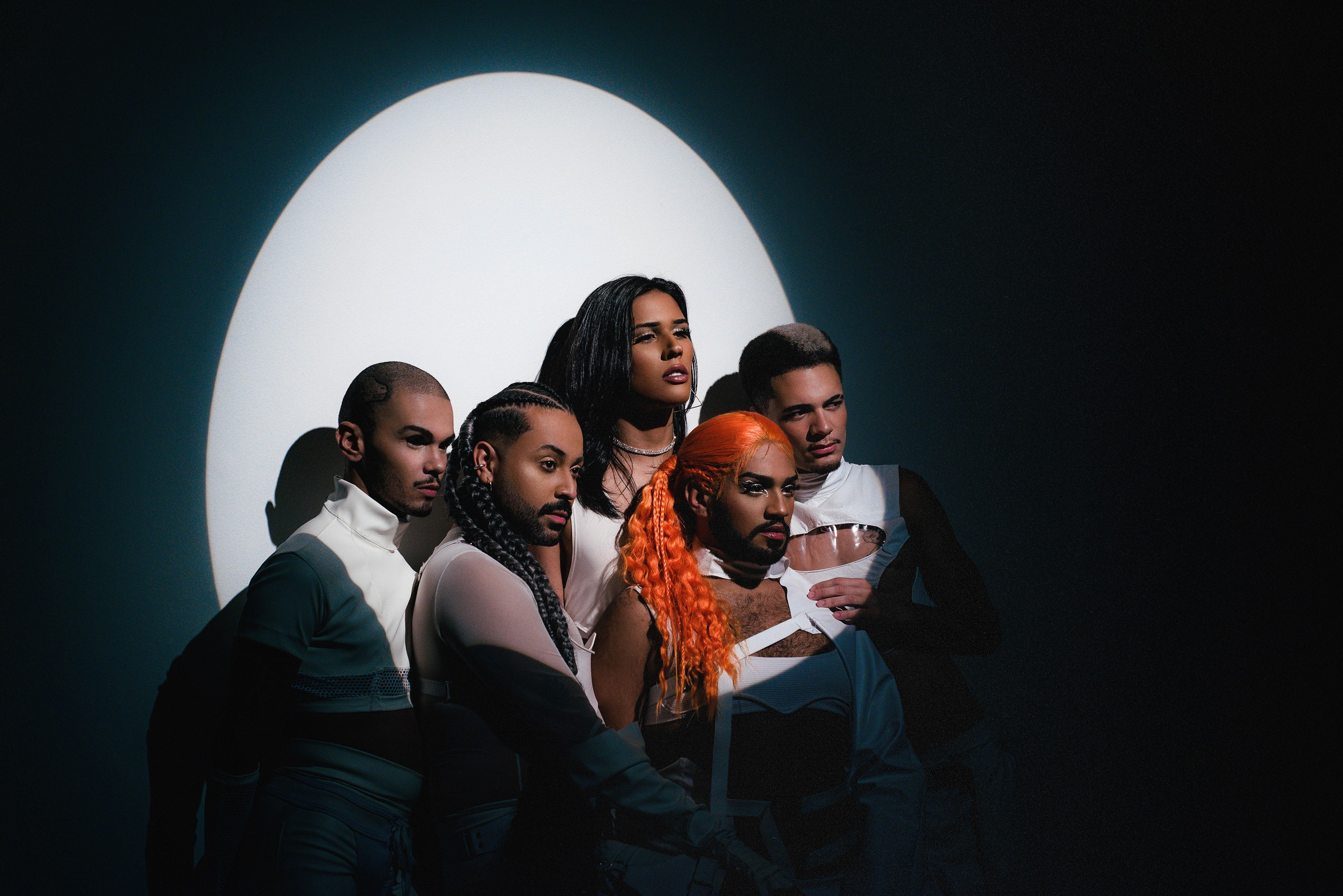 Quebrada Queer põe questões sociais na pauta musical ao lançar o álbum 'HoloForte'