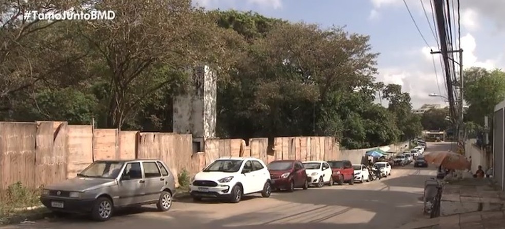 Escola Estadual SatÃ©lite fica no bairro de PiatÃ£, em Salvador â€” Foto: ReproduÃ§Ã£o/ TV Bahia